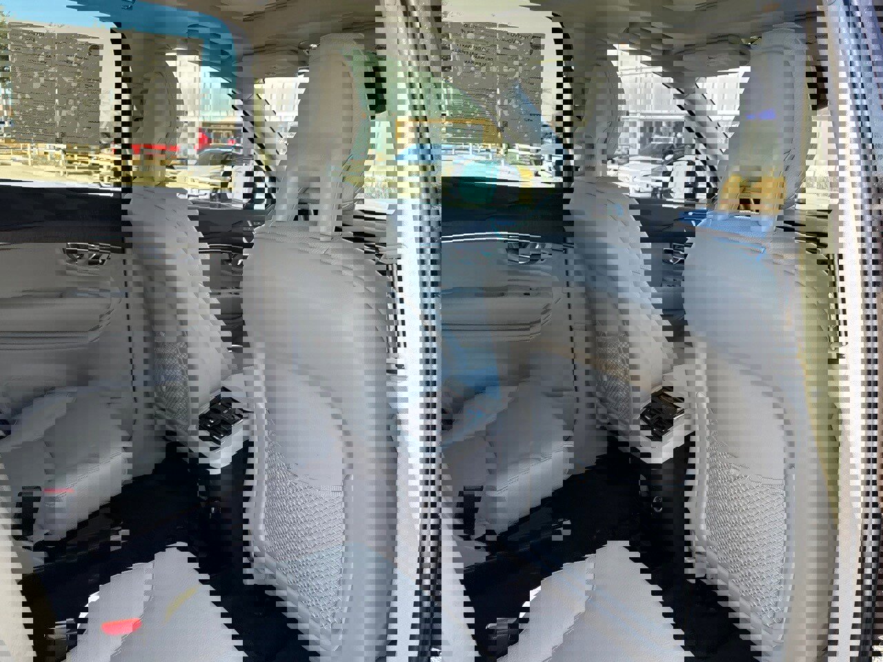 Used 2020 Volvo XC90 T6 Momentum image 34