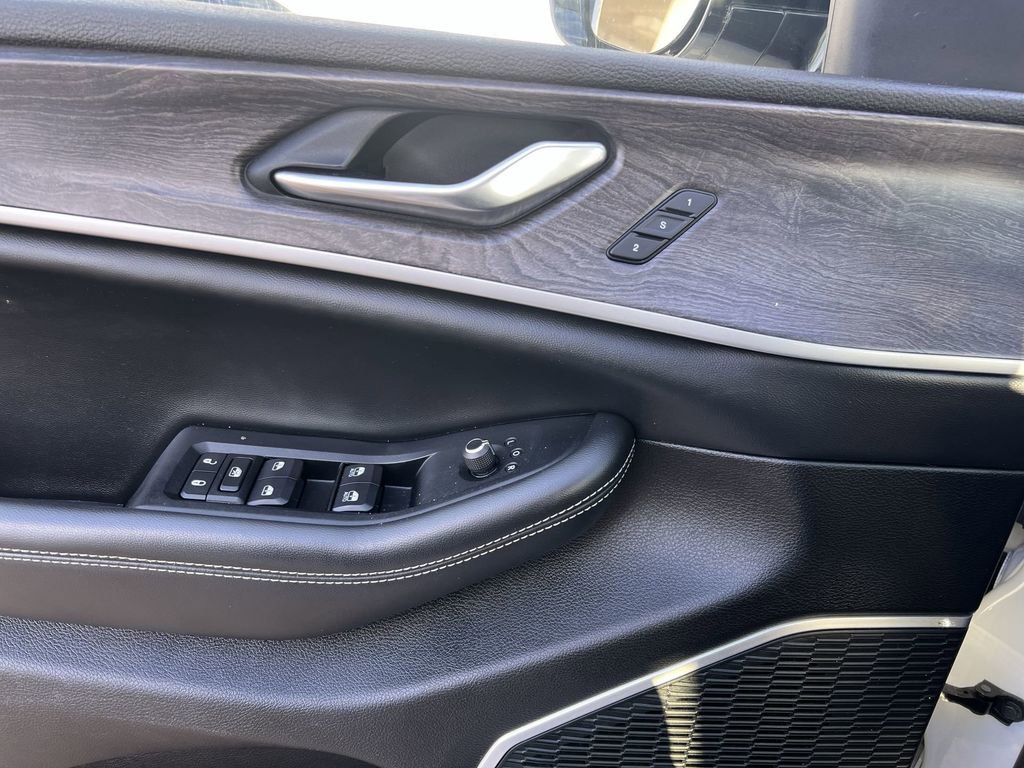 Used 2022 Jeep Grand Cherokee L Limited image 14