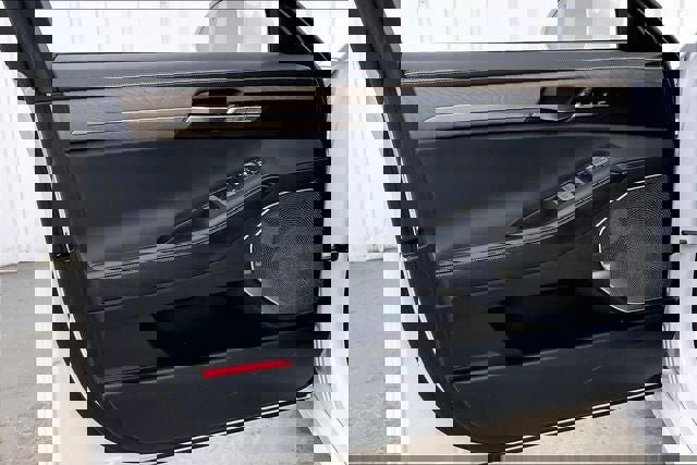 Used 2021 Genesis G90 3.3T Premium image 21