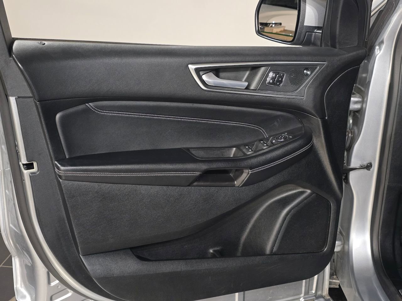 Used 2022 Ford Edge Titanium image 19