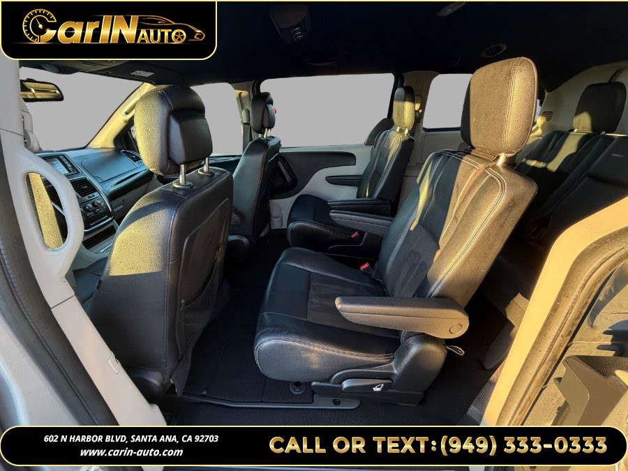 Used 2019 Dodge Grand Caravan SXT image 11