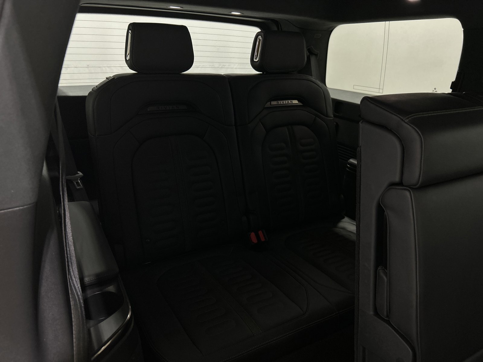 Used 2023 Rivian R1S Launch Edition image 25