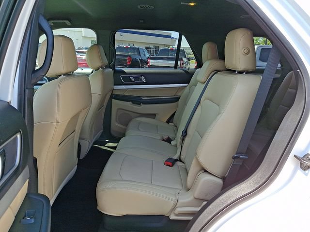 Used 2017 Ford Explorer XLT w/ Equipment Group 202A AWD/4WD image 11