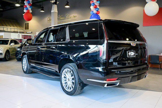Used 2023 Cadillac Escalade ESV Premium Luxury image 7