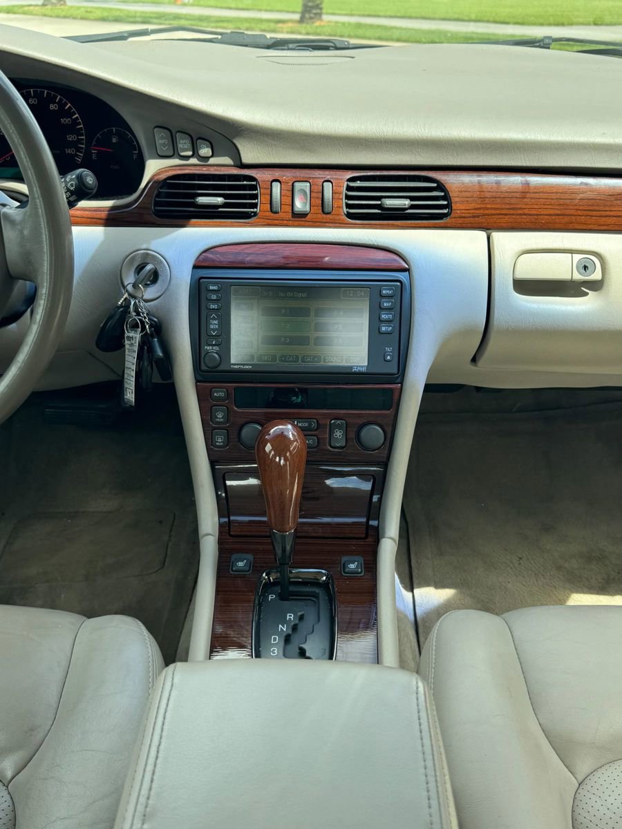 Used 2003 Cadillac Seville STS w/ Preferred Equipment Group FWD image 15