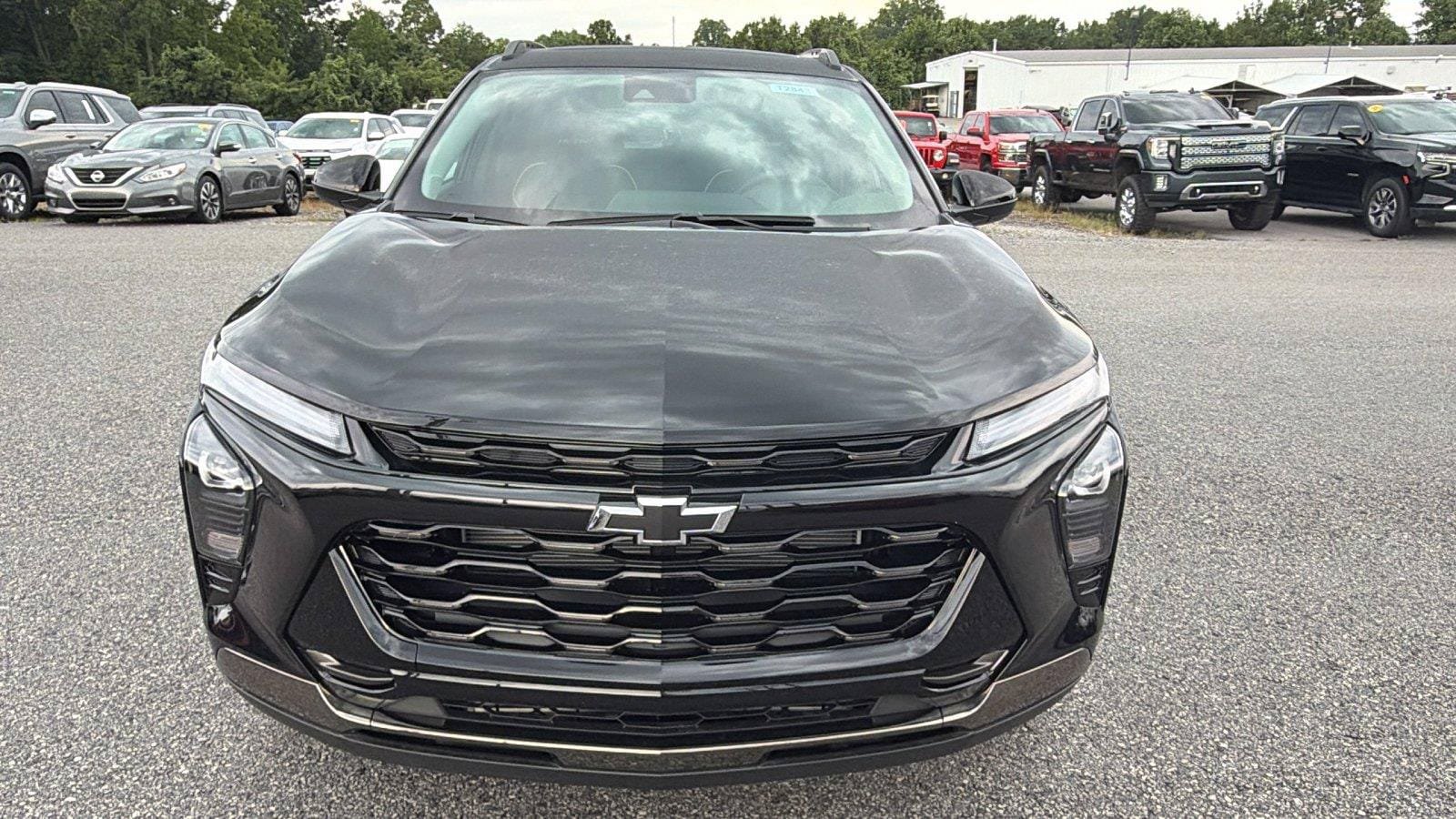 New 2026 Chevrolet Trax ACTIV w/ Sunroof Package FWD video 2