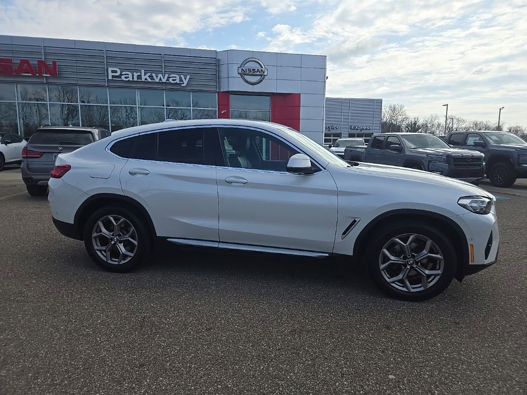 Used 2022 BMW X4 xDrive30i w/ Premium Package AWD/4WD image 8