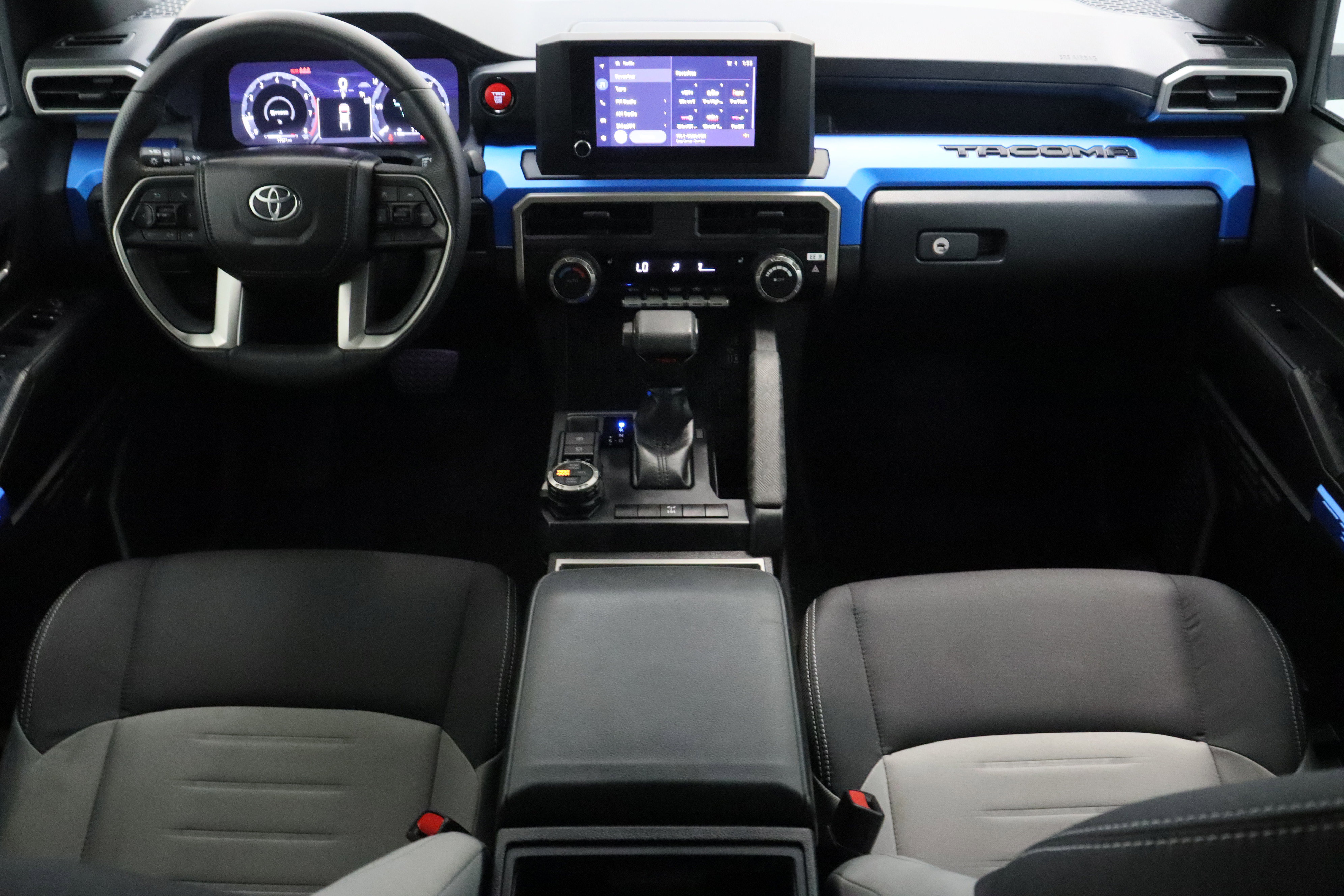 Certified 2025 Toyota Tacoma TRD Off-Road AWD/4WD image 30
