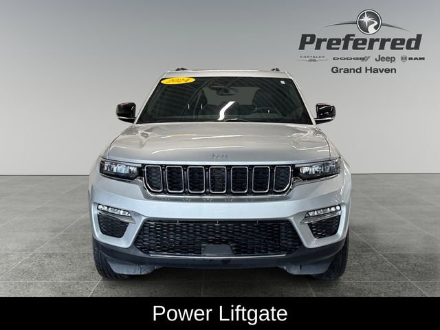 Used 2024 Jeep Grand Cherokee Limited w/ Trailer Tow Package AWD/4WD image 13