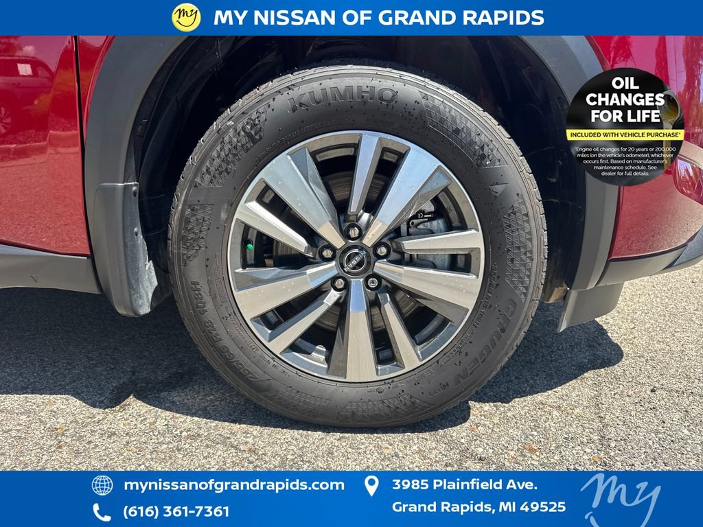 Used 2025 Nissan Pathfinder SL AWD/4WD image 34