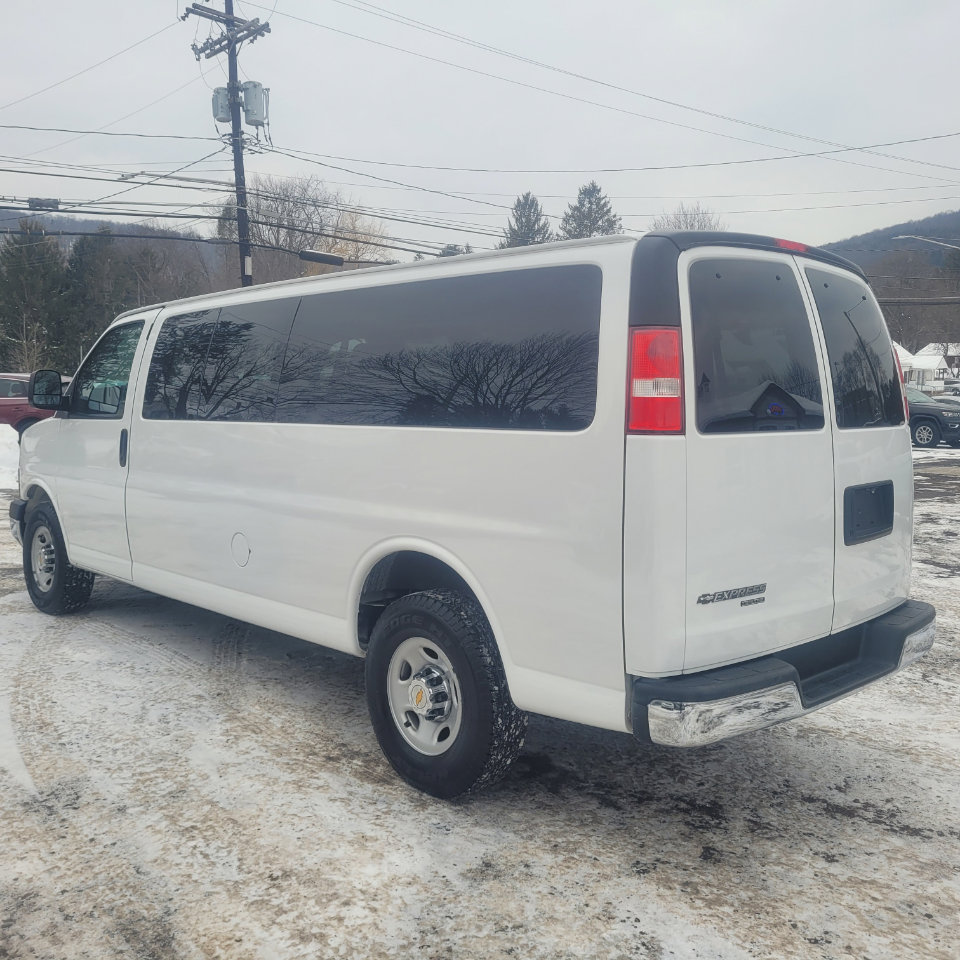 Used 2016 Chevrolet Express 3500 LT w/ LT Preferred Equipment Group image 6