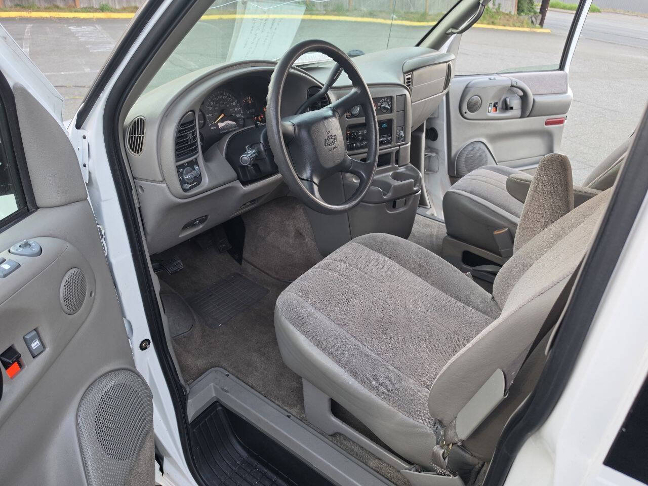 Used 2001 Chevrolet Astro Passenger RWD image 23