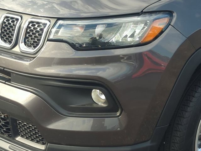 Used 2024 Jeep Compass Latitude image 17