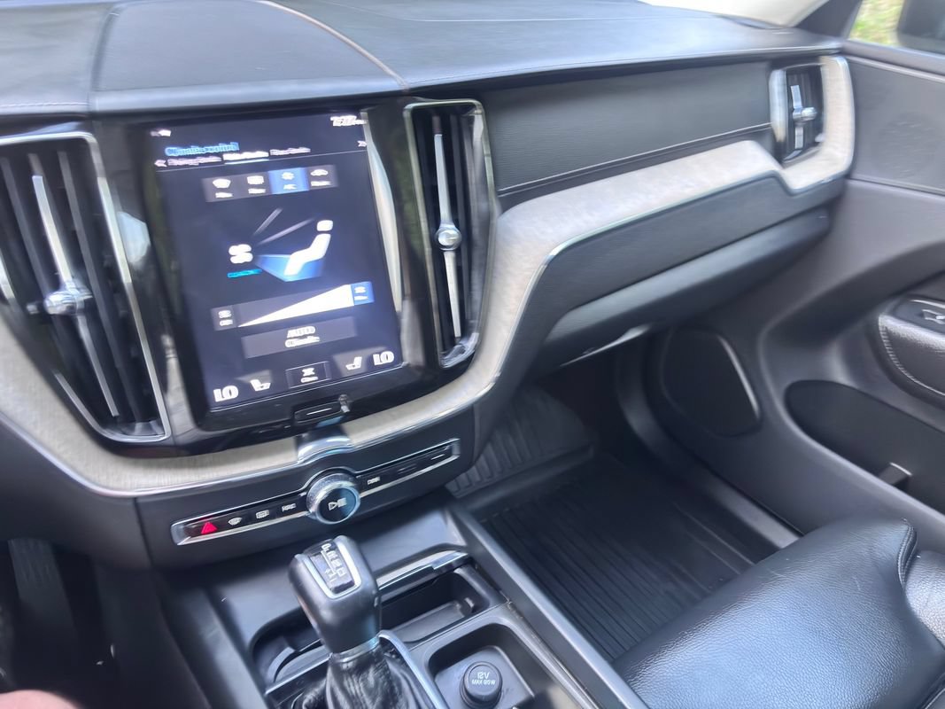 Used 2018 Volvo XC60 T5 Inscription w/ Convenience Package AWD/4WD image 15