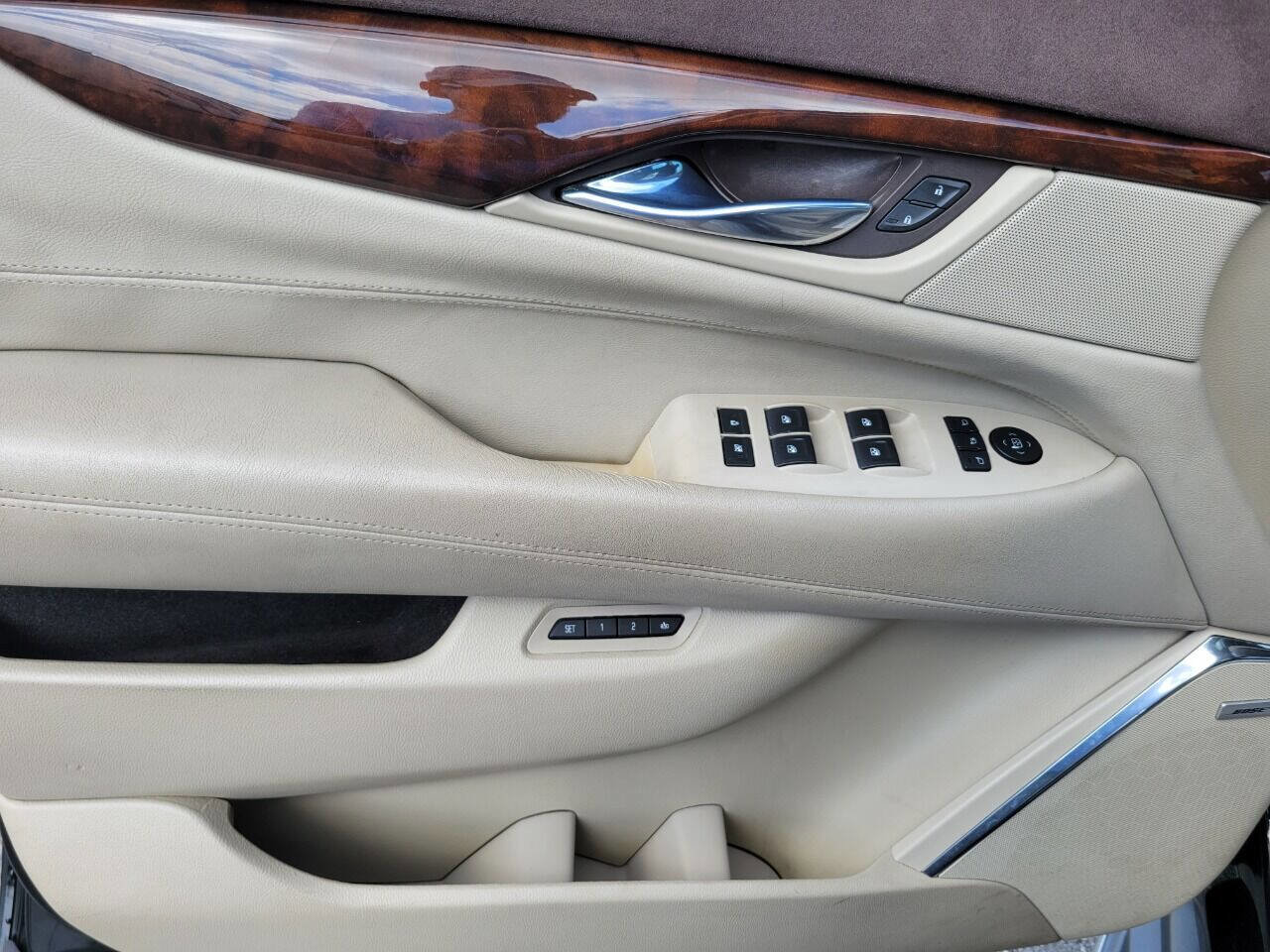 Used 2015 Cadillac Escalade Luxury RWD image 17