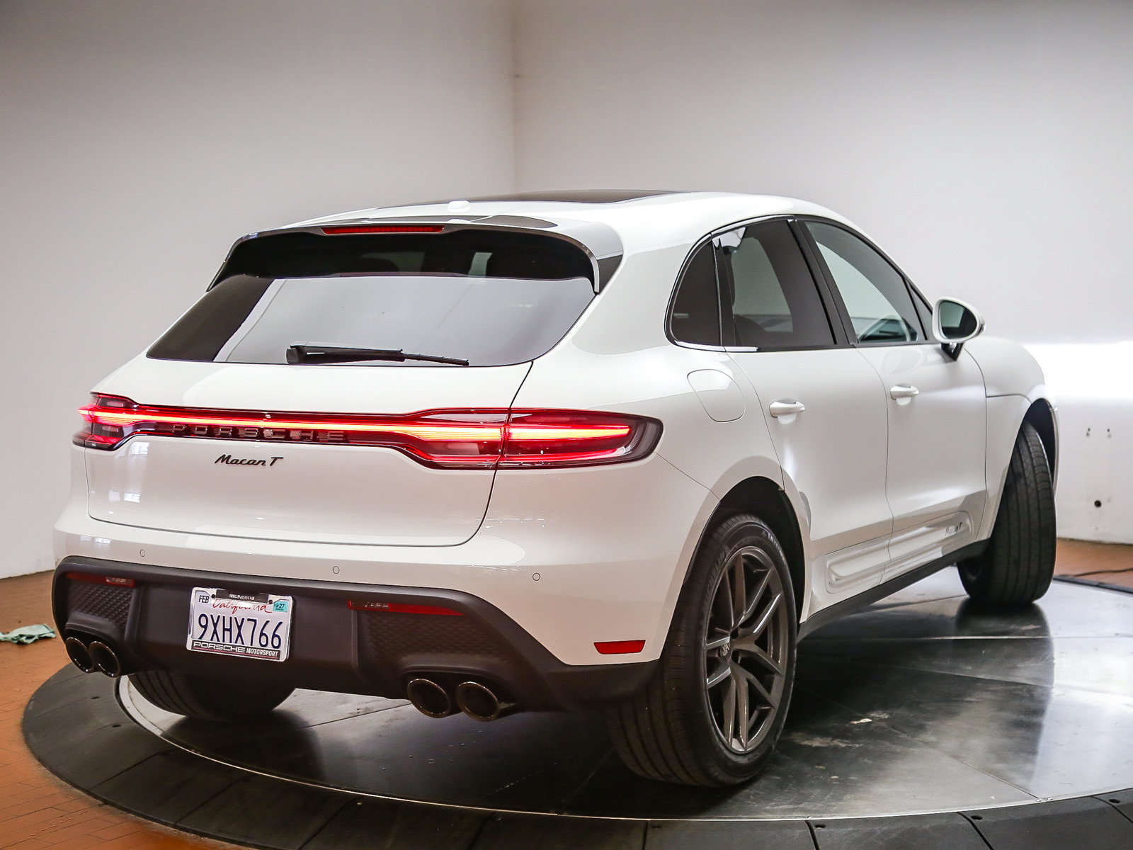 Certified 2026 Porsche Macan Turbo AWD/4WD image 8
