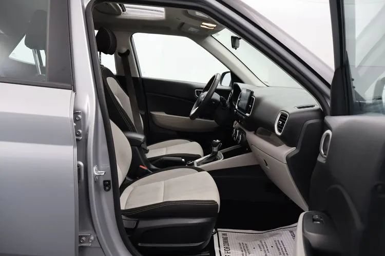 Used 2025 Hyundai Venue SEL FWD image 17