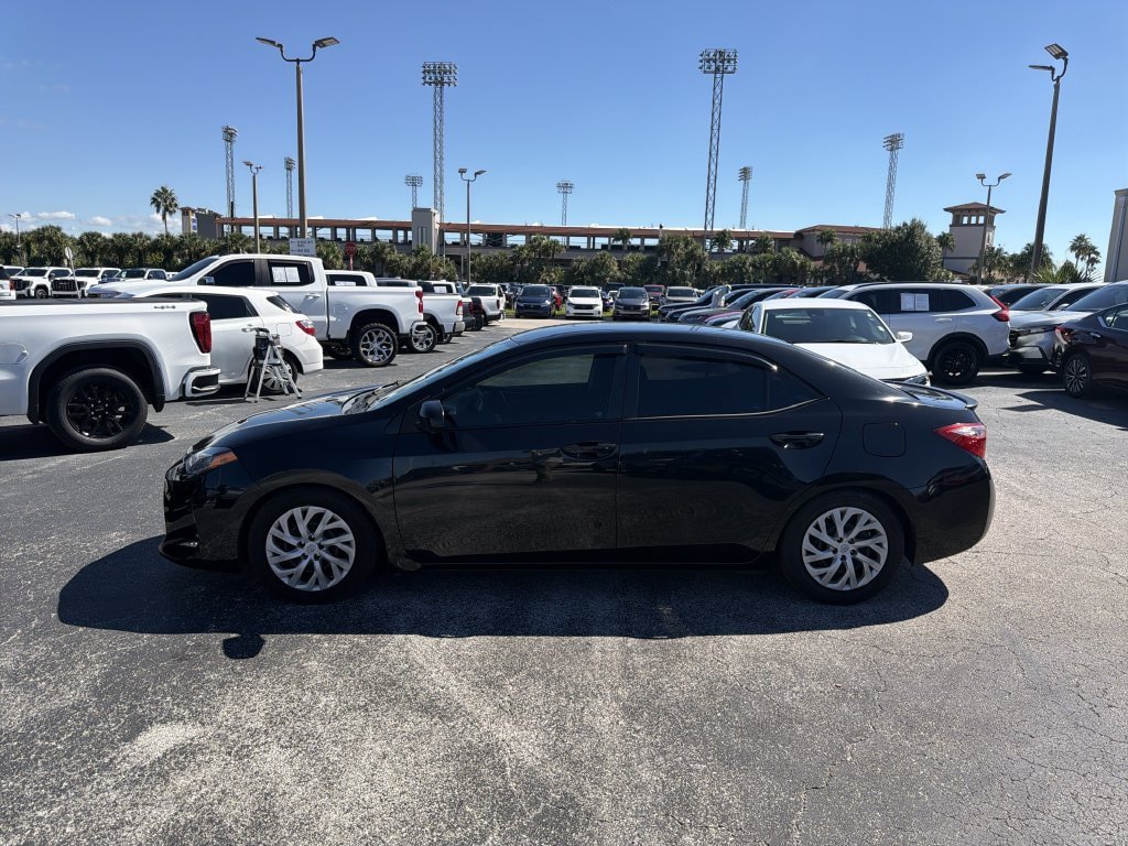 Used 2017 Toyota Corolla LE FWD image 7