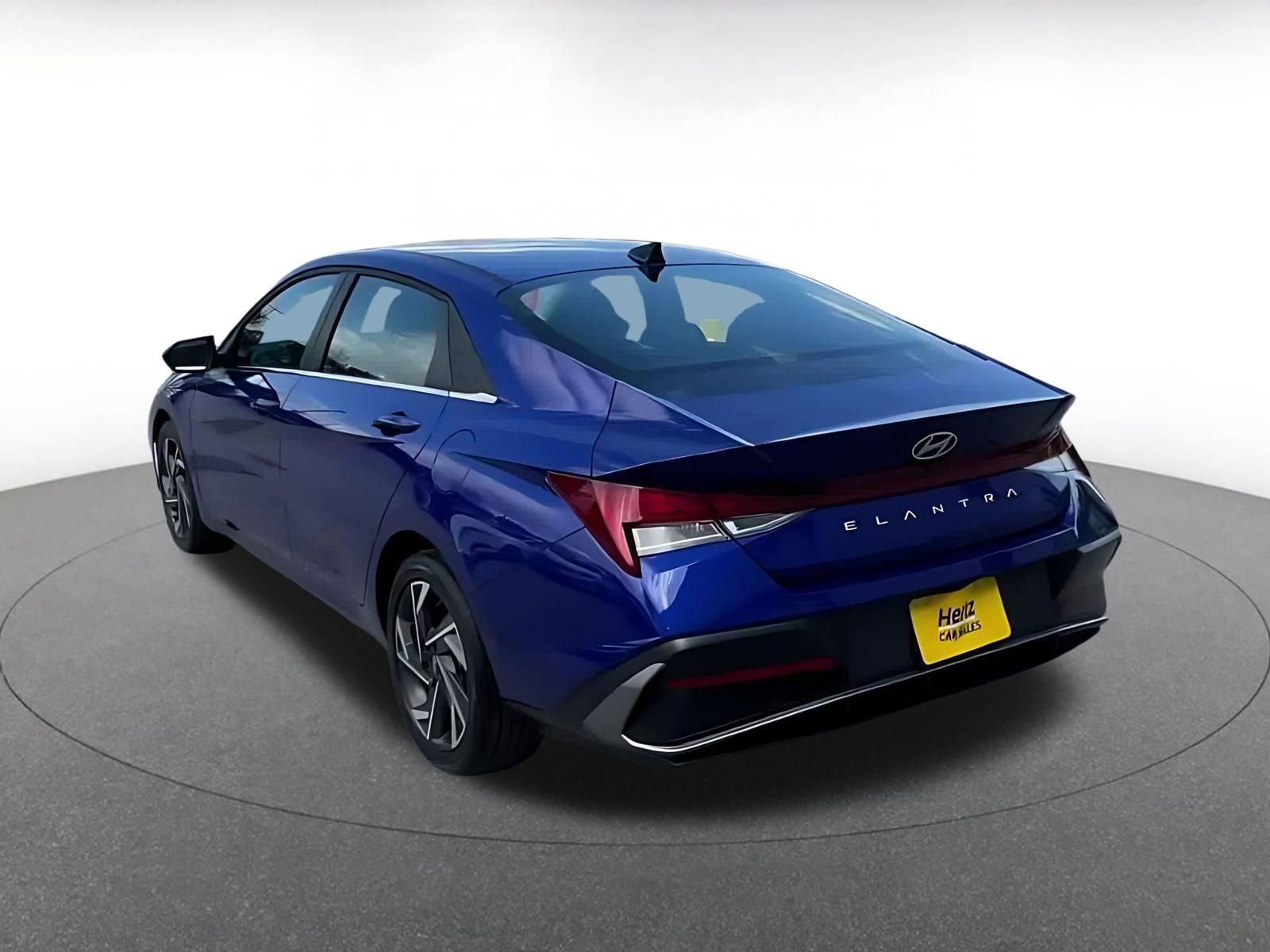 Used 2025 Hyundai Elantra SEL image 11