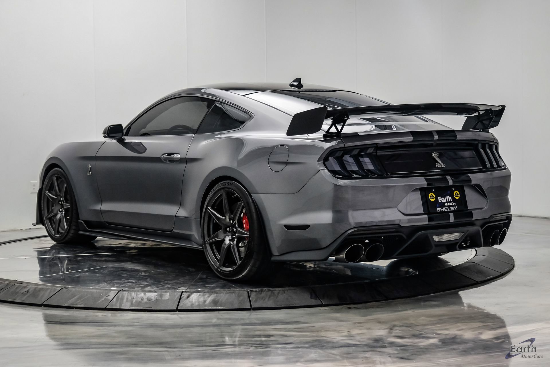 Used 2021 Ford Mustang Shelby GT500 w/ Carbon Fiber Track Pack RWD image 13