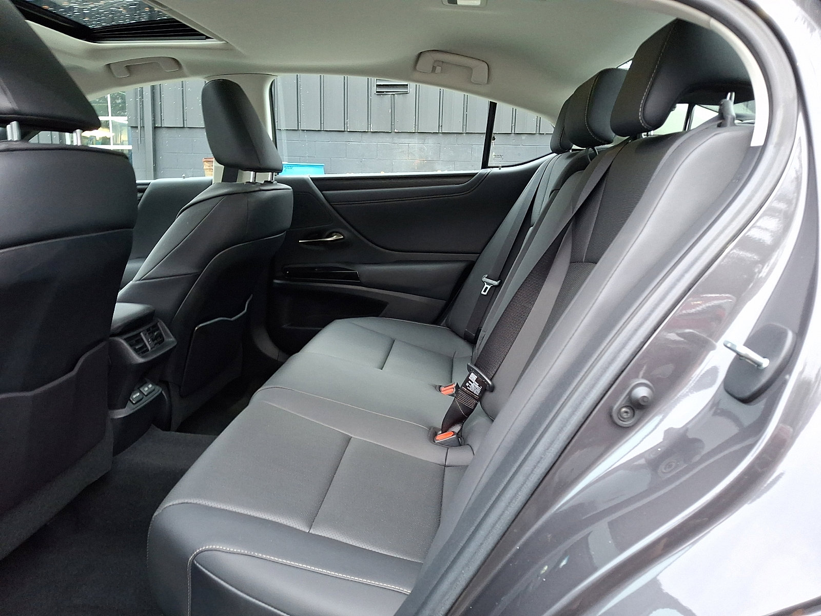 Used 2023 Lexus ES 350 w/ Premium Package FWD image 10