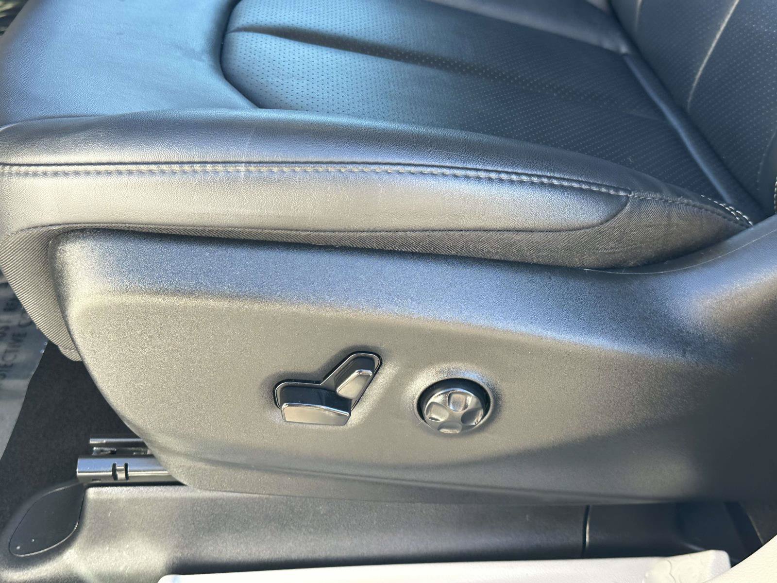 Used 2024 Chrysler Pacifica Touring-L FWD image 25