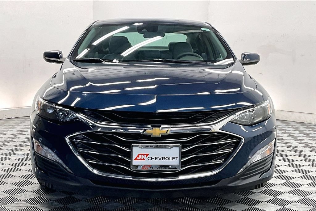 Used 2021 Chevrolet Malibu LT FWD image 2