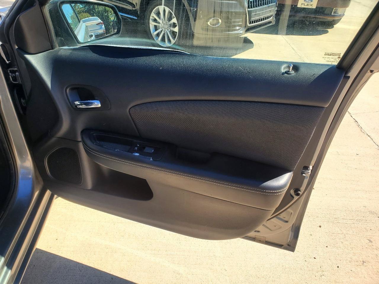 Used 2012 Dodge Avenger SXT FWD image 6