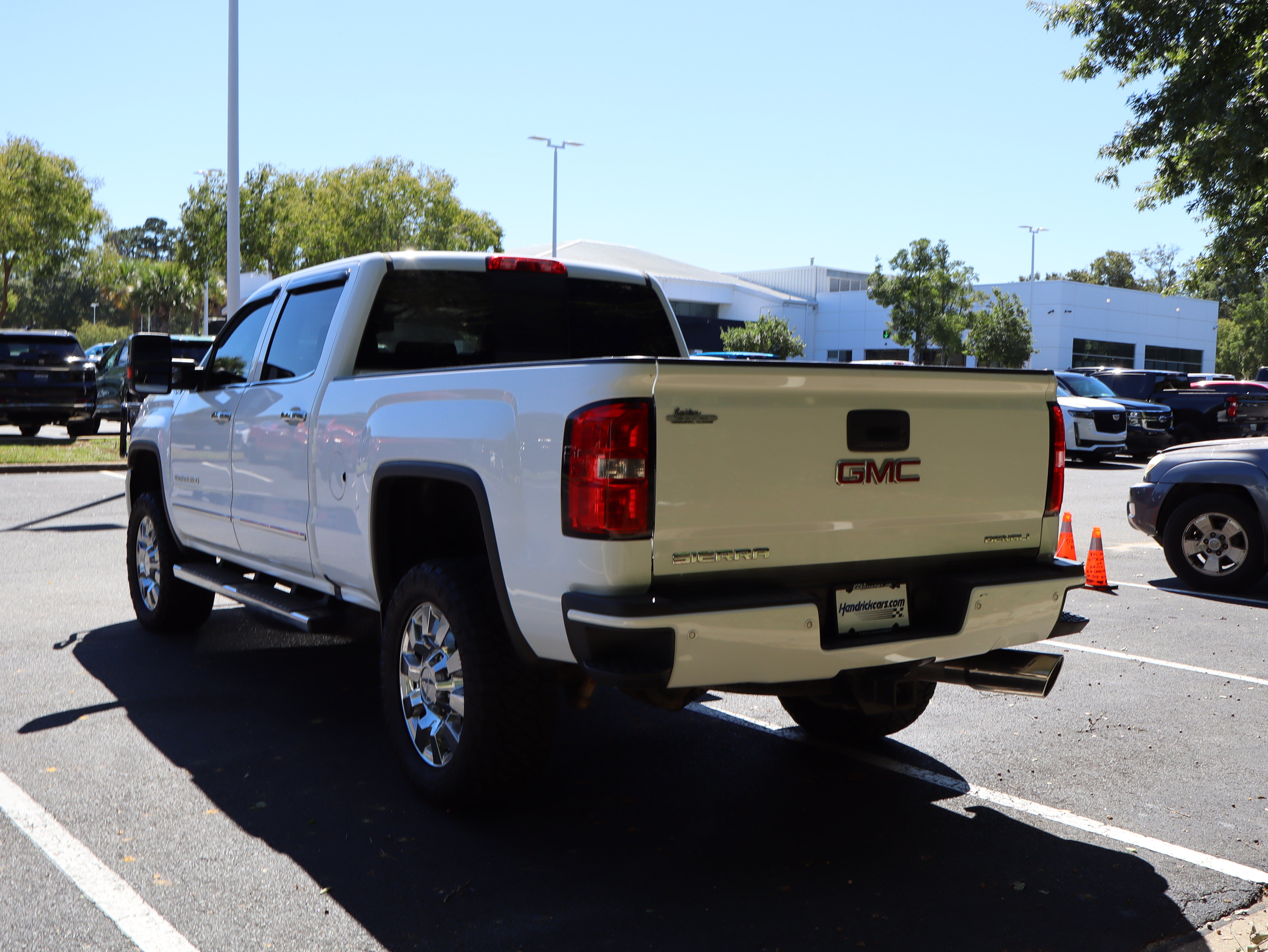 Used 2019 GMC Sierra 2500 Denali w/ Duramax Plus Package AWD/4WD image 7