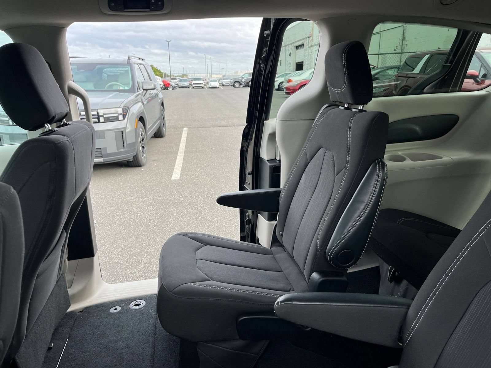 Used 2024 Chrysler Voyager LX FWD image 41