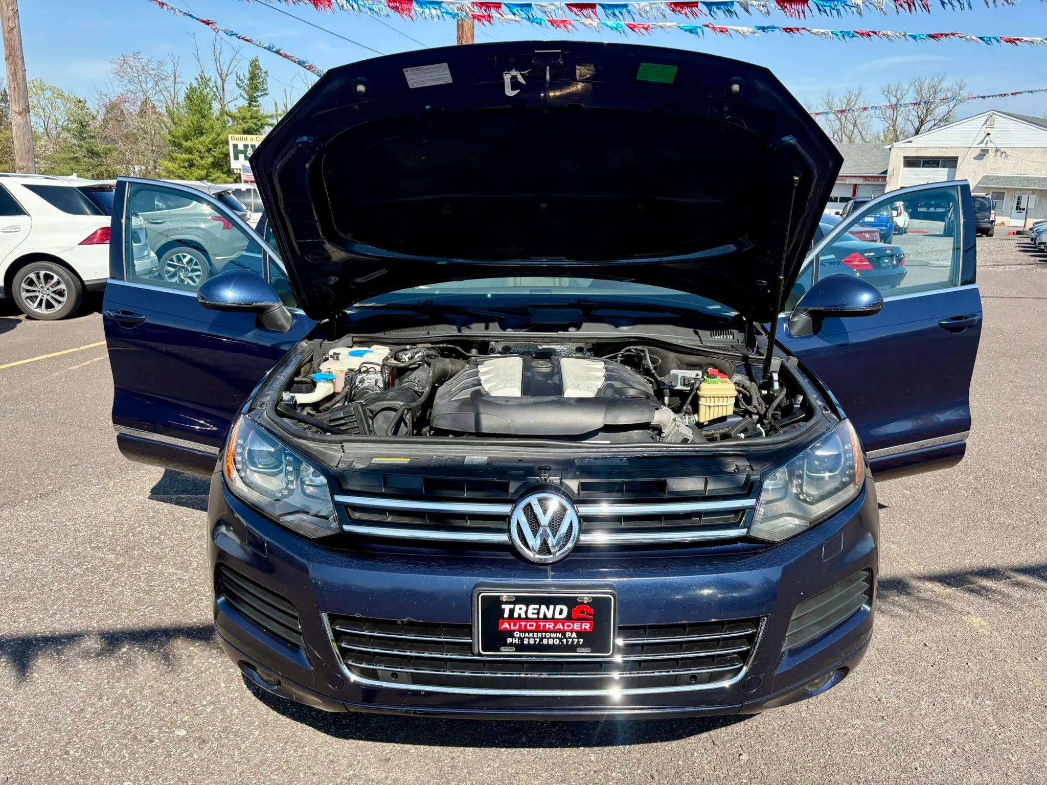 Used 2012 Volkswagen Touareg TDI image 9