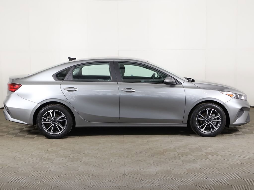 Used 2024 Kia Forte LXS w/ LXS Technology Package FWD image 17