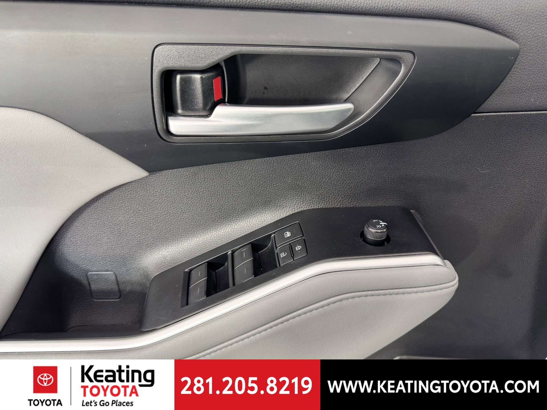 Used 2025 Toyota Highlander XLE image 12