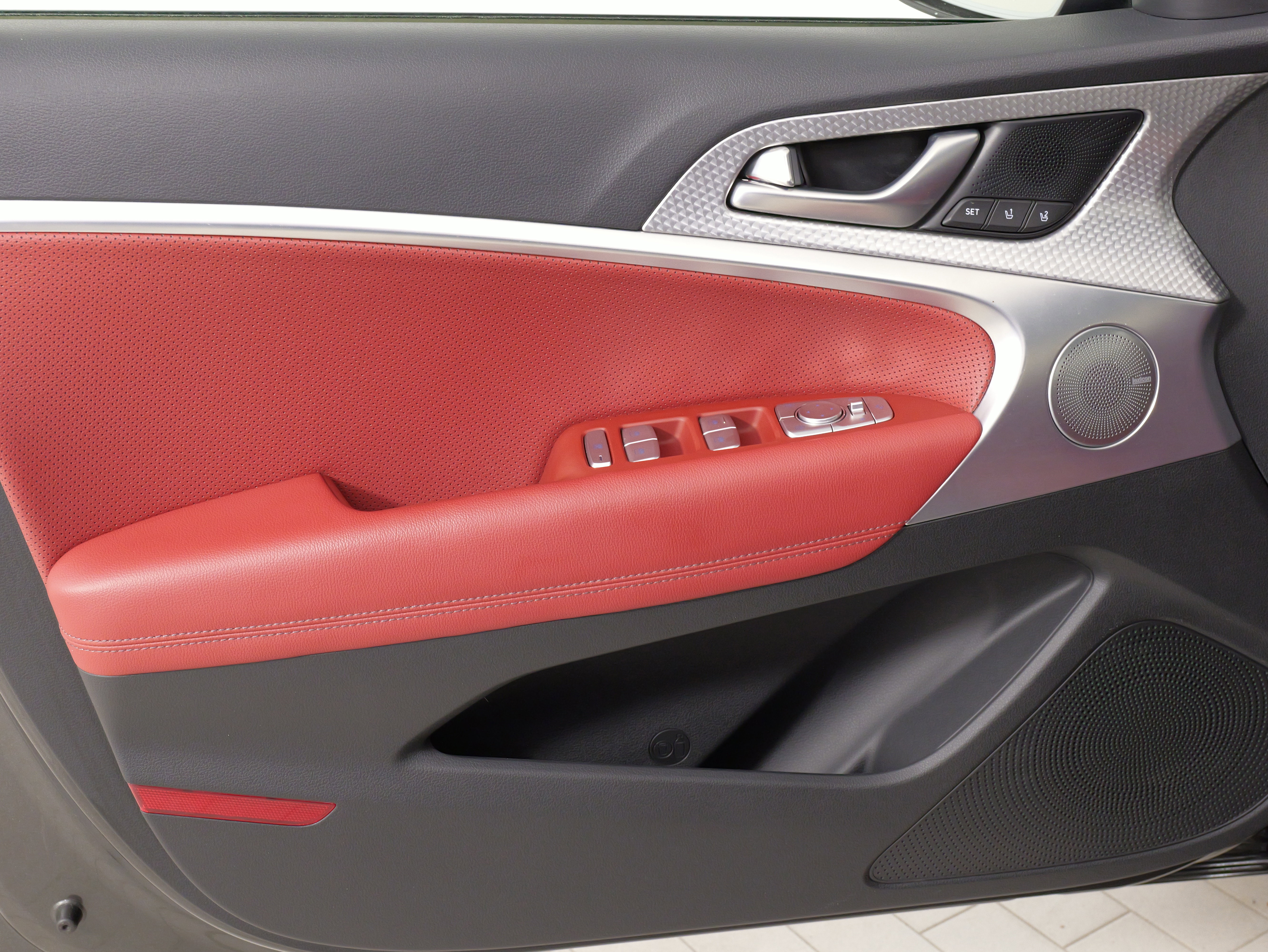 Used 2023 Genesis G70 2.0T w/ Sport Prestige Package image 23