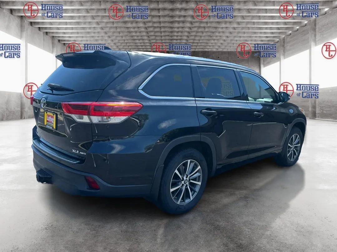 Used 2018 Toyota Highlander XLE AWD/4WD image 5