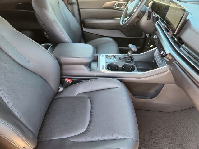 Certified 2026 Kia Carnival SX w/ SX Dark Edition Package FWD image 14