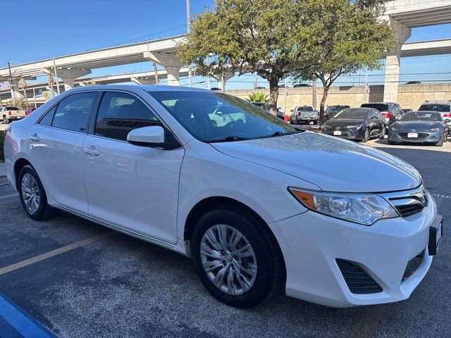 Used 2014 Toyota Camry LE image 7