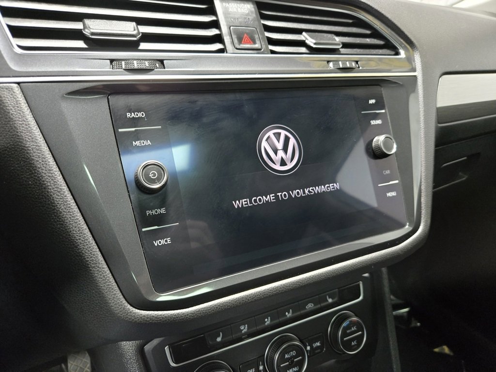 Used 2020 Volkswagen Tiguan SE w/ Panoramic Sunroof Package image 21