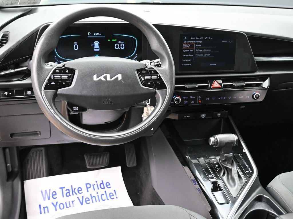 Used 2023 Kia Niro LX image 28