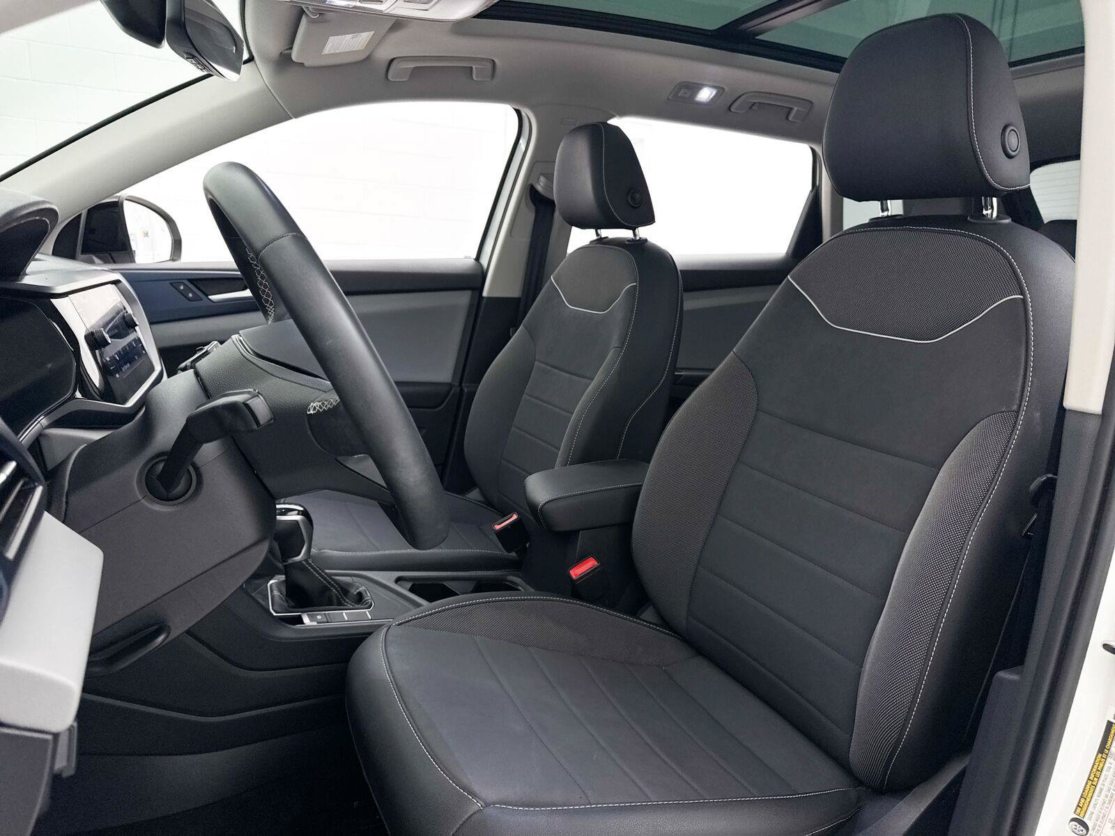 Used 2023 Volkswagen Taos SE w/ Panoramic Sunroof Package FWD image 18