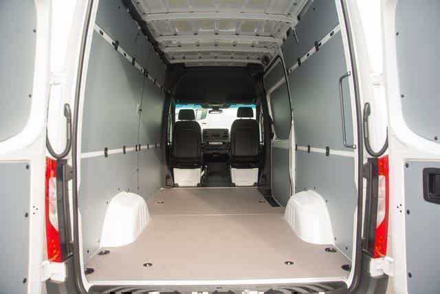 Used 2025 Mercedes-Benz Sprinter 2500 image 35
