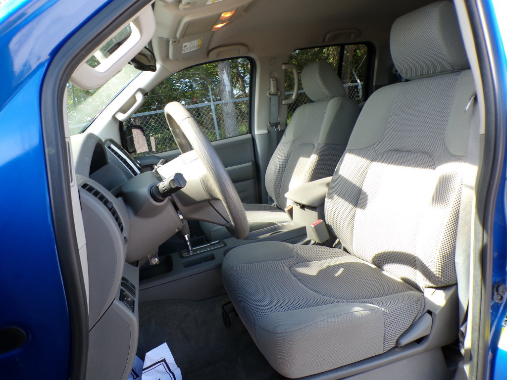 Used 2015 Nissan Frontier SV w/ SV Value Truck Package RWD image 13