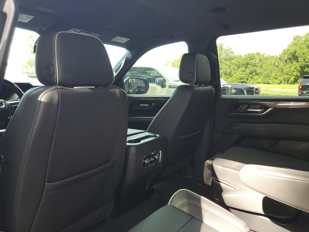 Used 2025 GMC Yukon XL Elevation RWD image 9