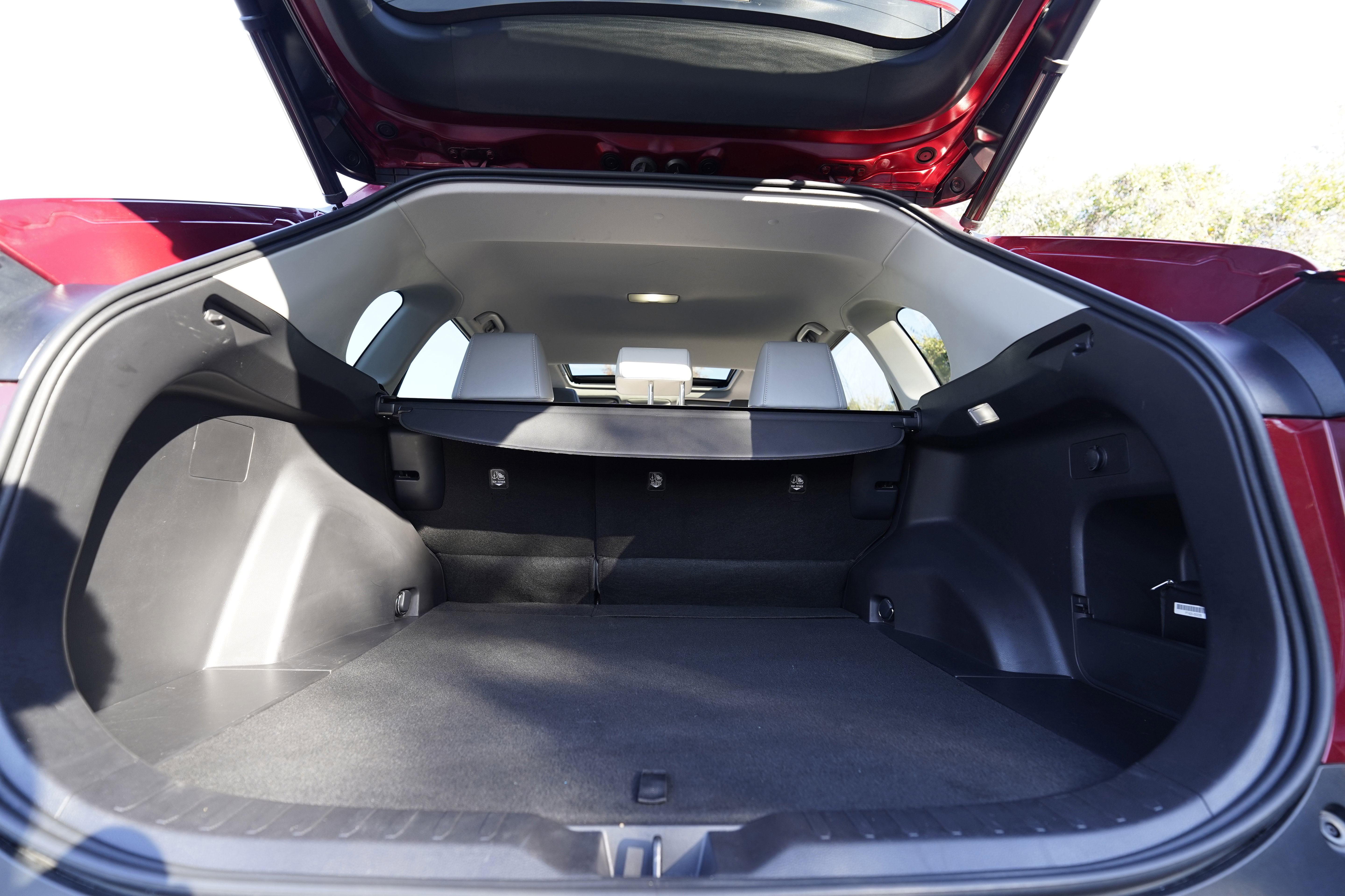 Used 2022 Toyota RAV4 XLE Premium image 38