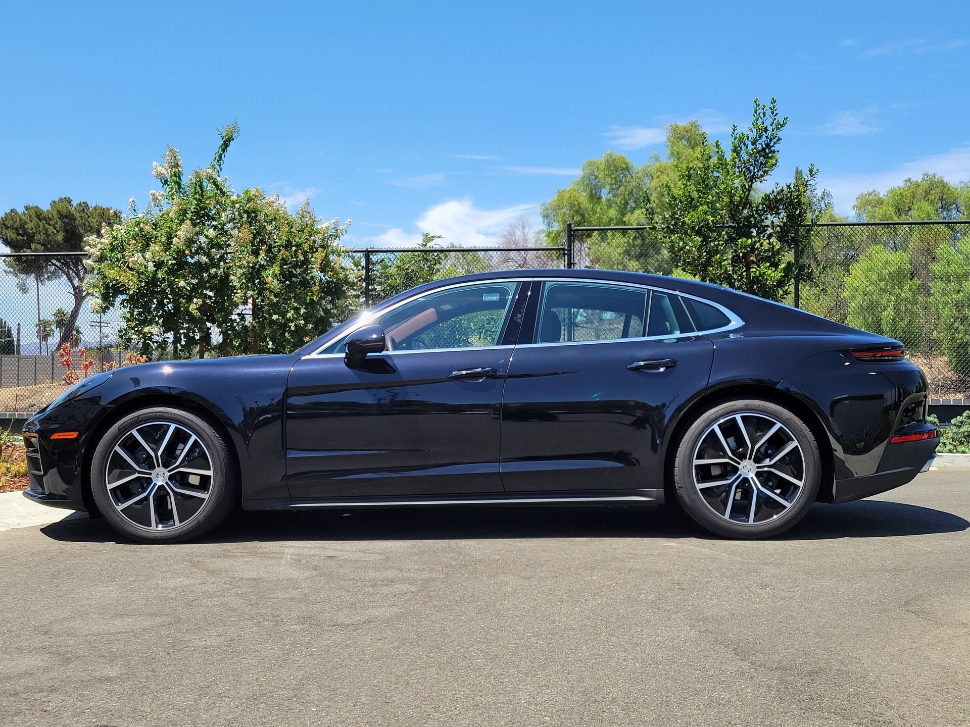 Used 2026 Porsche Panamera image 2
