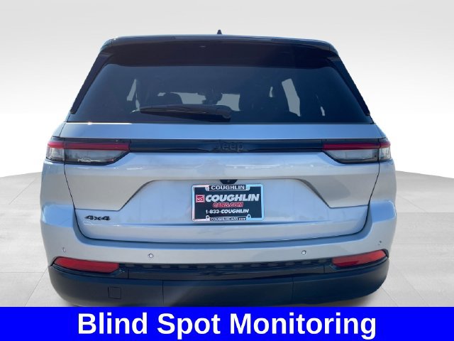 Used 2025 Jeep Grand Cherokee Altitude AWD/4WD image 4