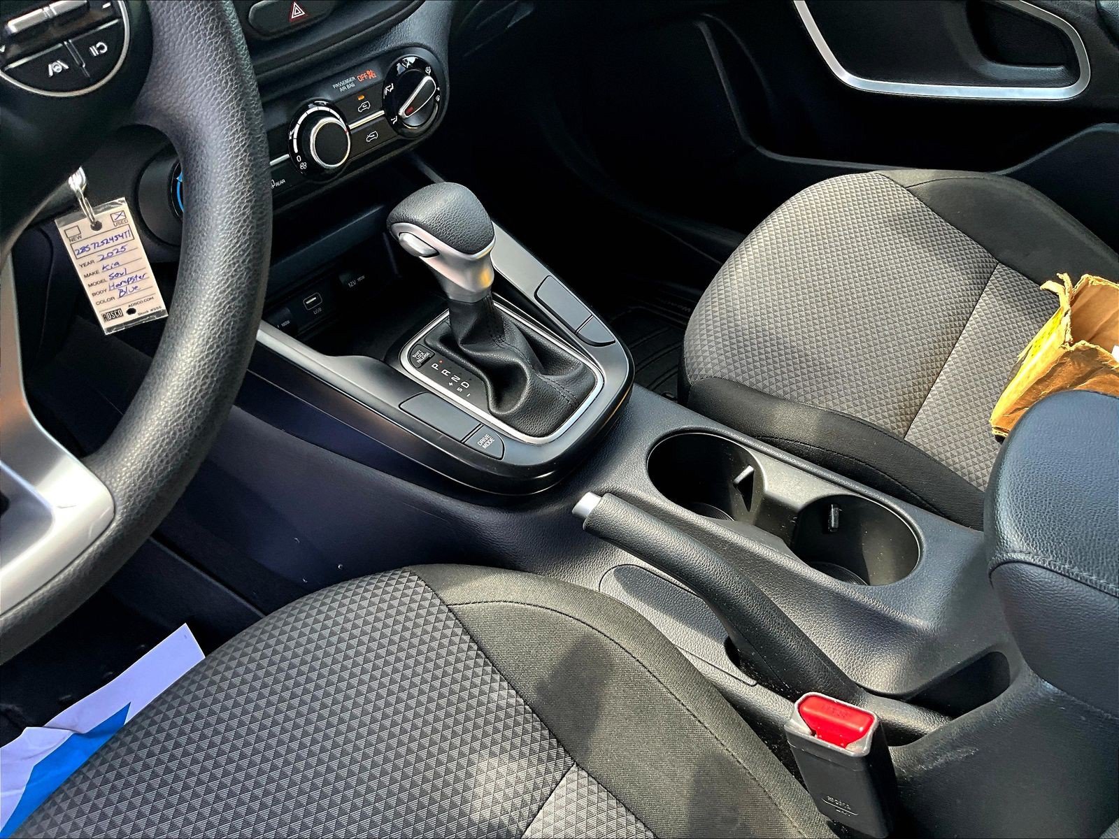 Used 2025 Kia Soul LX w/ LX Technology Package FWD image 18