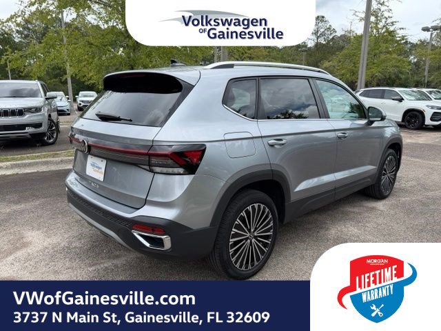 Used 2025 Volkswagen Taos SE FWD image 6