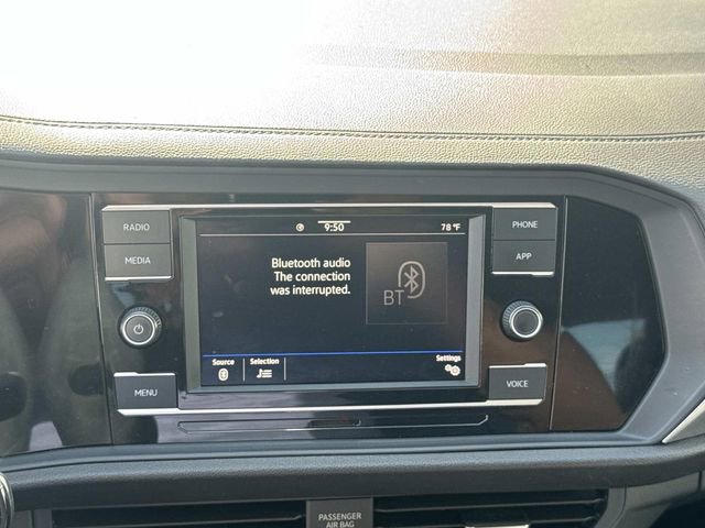 Certified 2022 Volkswagen Jetta SE image 18