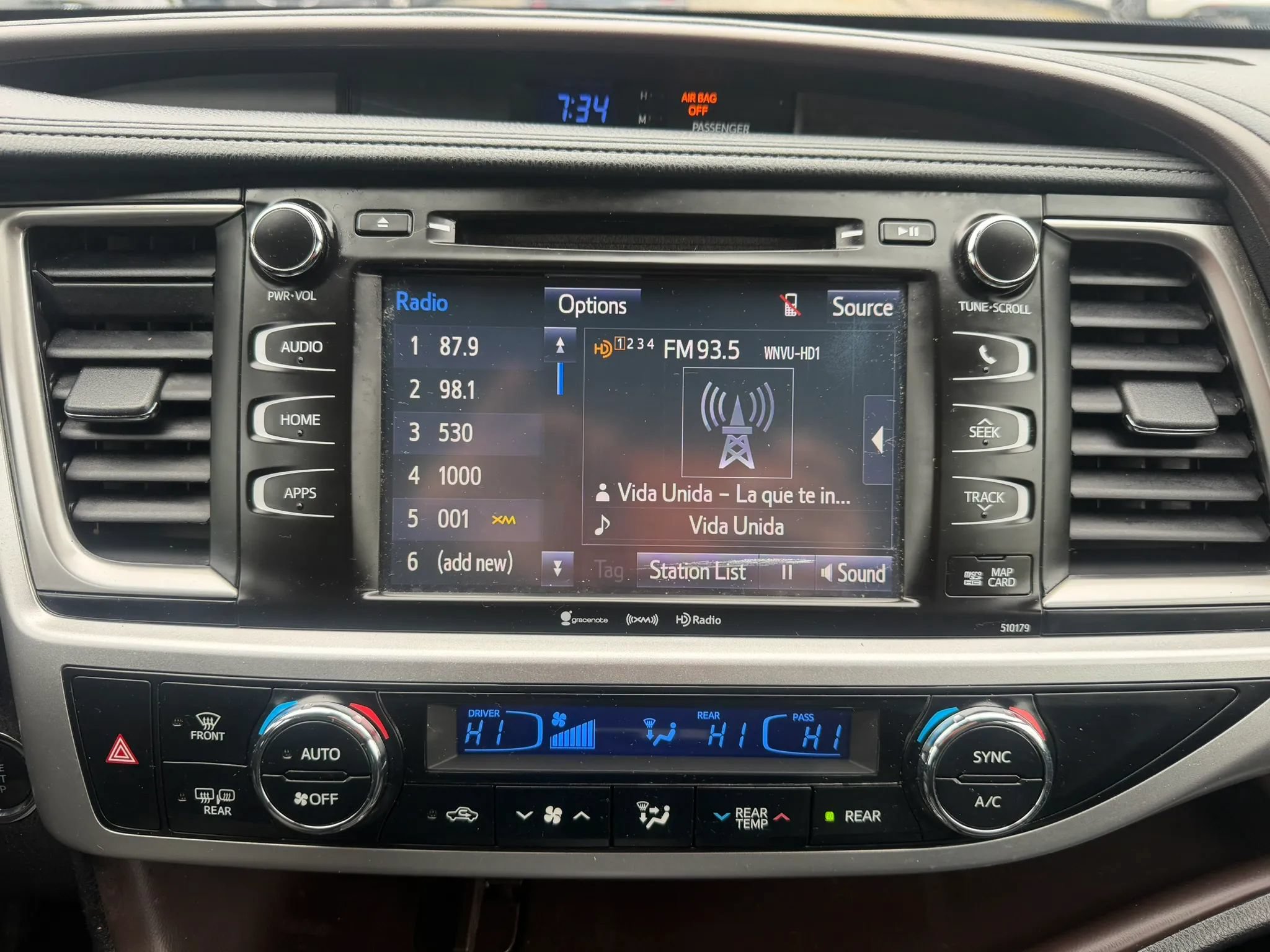 Used 2017 Toyota Highlander XLE w/ Carpet Mat Package AWD/4WD image 18